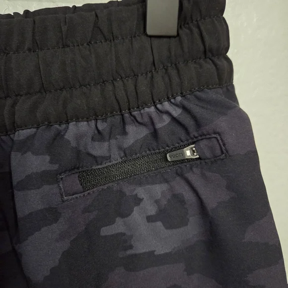 Vuori Clementine Shorts Women's Size Small - Picture 3 of 7